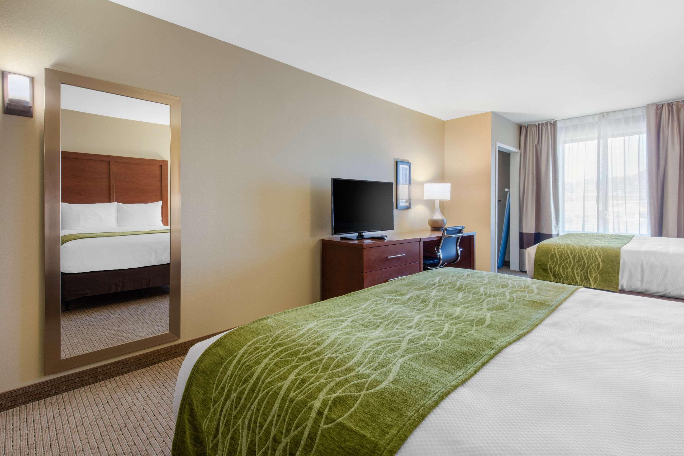 Comfort Inn & Suites At Crossplex Village Birmingham Exterior photo