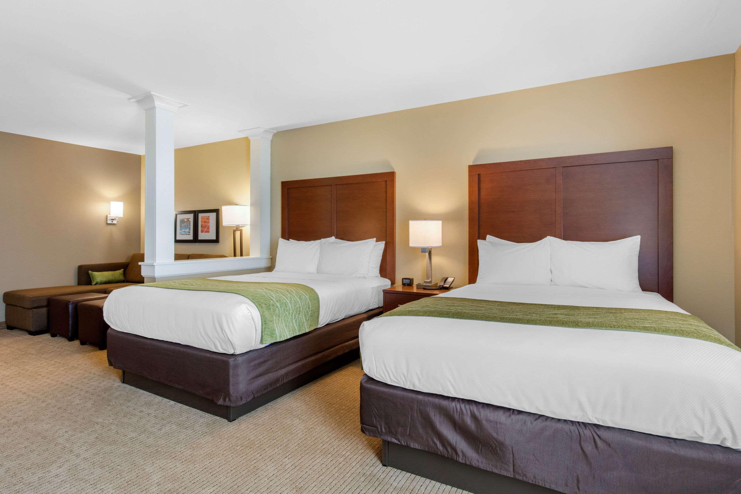 Comfort Inn & Suites At Crossplex Village Birmingham Exterior photo