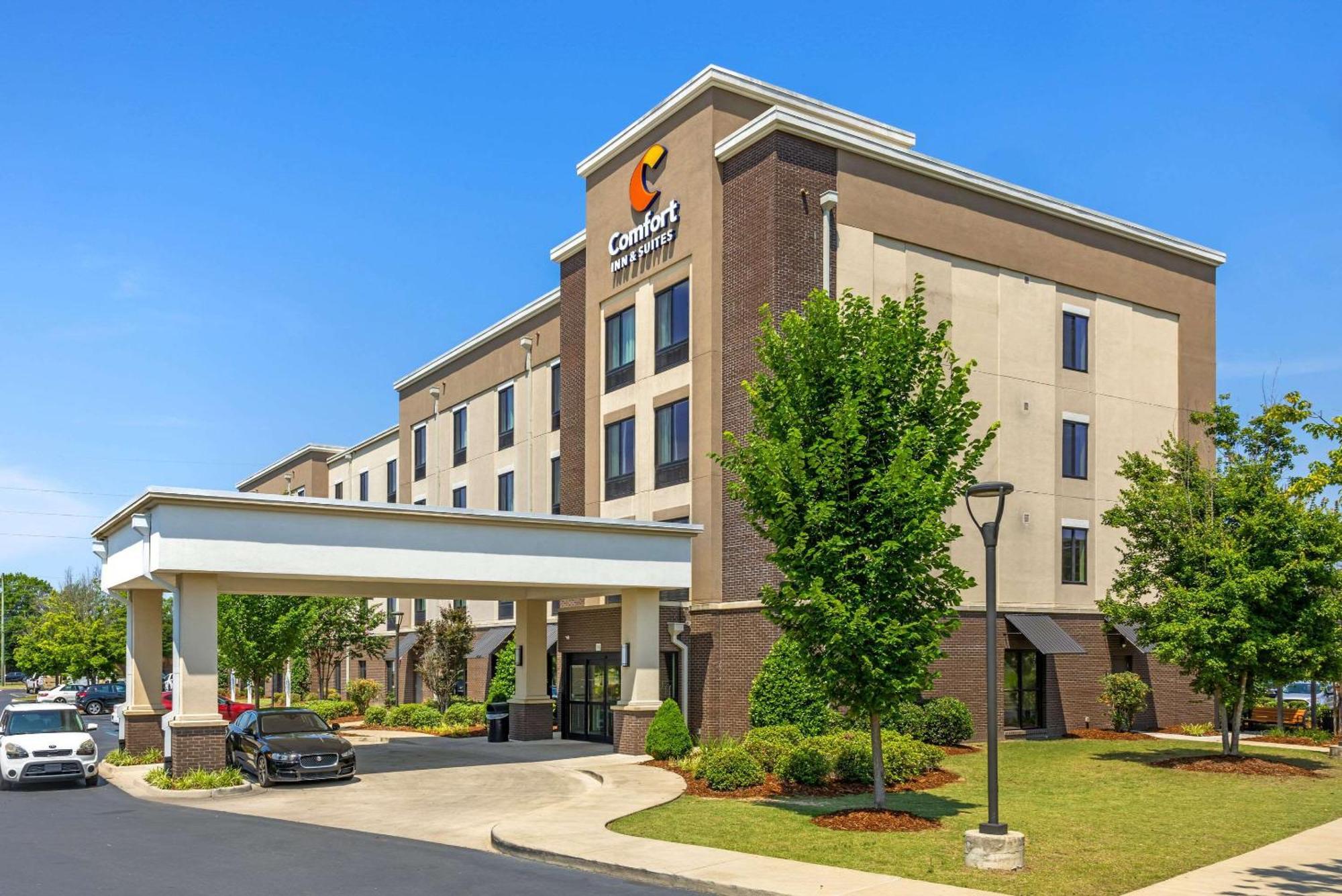 Comfort Inn & Suites At Crossplex Village Birmingham Exterior photo