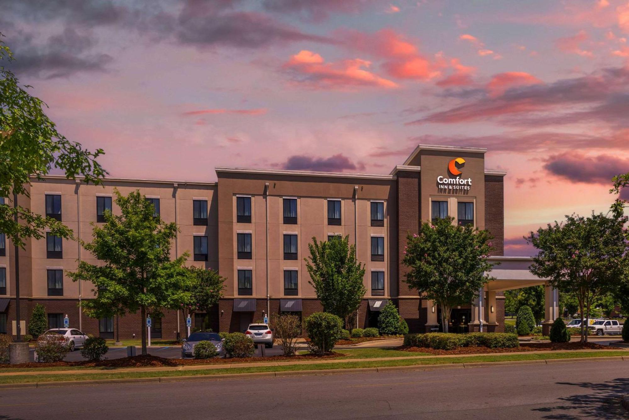 Comfort Inn & Suites At Crossplex Village Birmingham Exterior photo